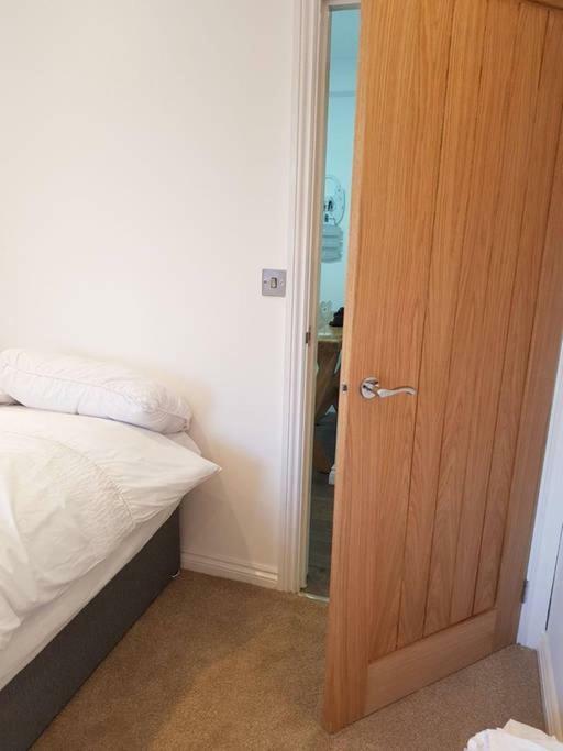Apartment With Roof Terrace Close To City Centre Cardiff Zewnętrze zdjęcie